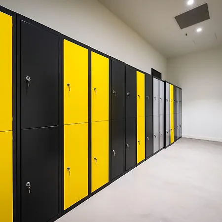 מלון דירות Staycity Venice 4*