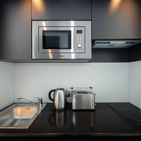 מלון דירות Staycity Venice 4*